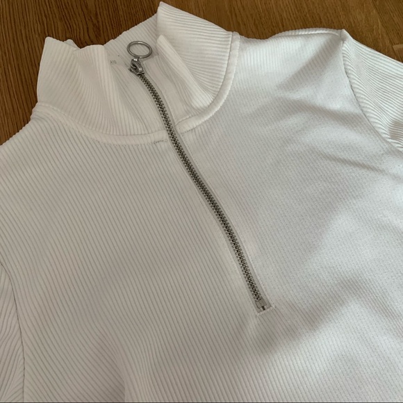 White tight sweater Size: XS Brand: H&M the Color’s white.This piece is adorable - Picture 2 of 5